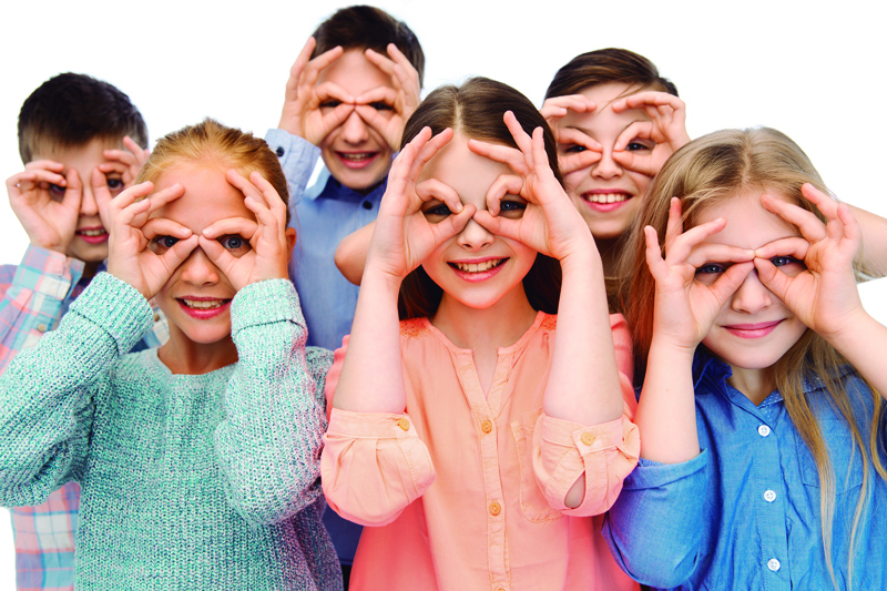 Lanzamiento Centro de niños Matón Consejos para adaptar lentes de contacto en niños - Vision y Óptica
