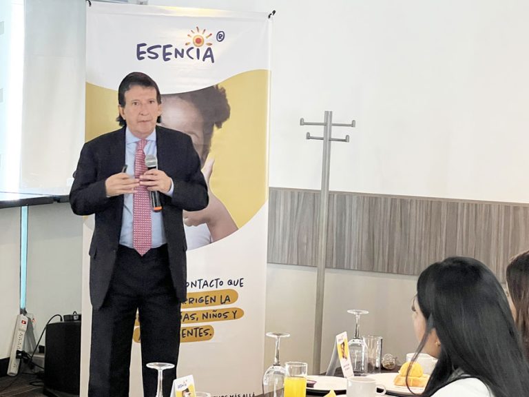 1-lanzamiento-de-Esencia