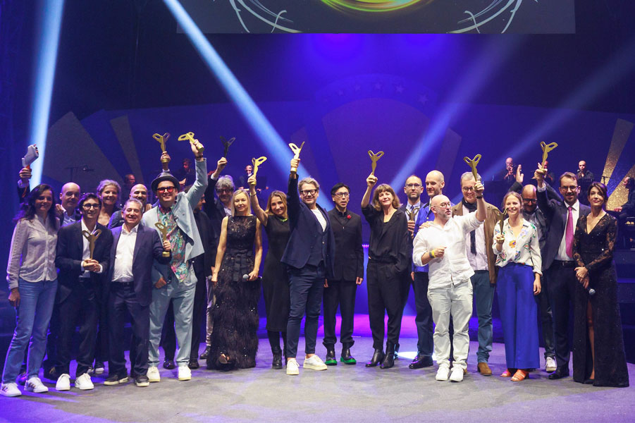 Silmo otorgó su trigésima edición anual de los Premios Silmo d'Or el fin de semana pasado, durante la exhibición y exhibición de gafas francesas que se celebró durante cuatro días. El equipo de la Revista 20/20 estuvo presente en París, Francia, y les compartimos los mejores momentos.