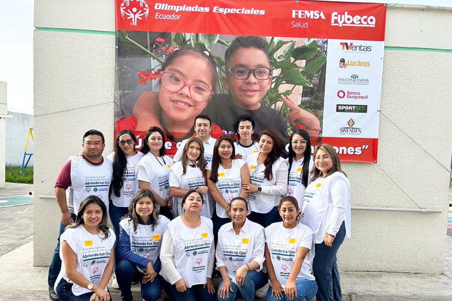Con el apoyo de la Federación de Optometristas del Ecuador, Olimpiadas Especiales Ecuador y el Club de Leones Internacional, se llevó a cabo el programa “Abriendo tus Ojos”.