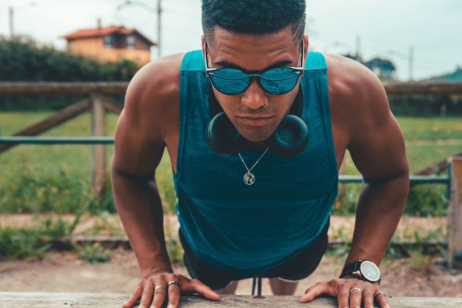 En reconocimiento a ello, Prevent Blindness ha vuelto a declarar septiembre como el Mes de la Seguridad Ocular en el Deporte, con el fin de concienciar al público sobre el riesgo de sufrir lesiones oculares dolorosas y potencialmente cegadoras que pueden producirse al practicar deportes sin la protección ocular adecuada.