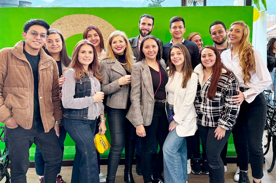 Recientemente, estudiantes, docentes, equipo administrativo del programa de optometría del Área Andina, celebraron 30 años de fundación. Tres décadas formando profesionales con los más altos estándares de calidad.