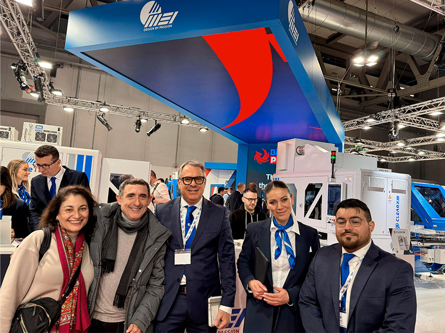 MIDO 2025 reafirmó su posición como el evento más influyente del sector óptico, reuniendo en Fiera Milano Rho a los principales fabricantes, diseñadores y distribuidores de más de 50 países.