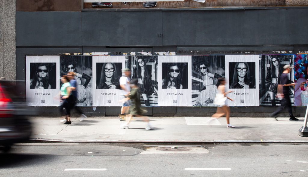 Kenmark Eyewear lanzó una nueva campaña de Vera Wang Eyewear en las calles de Nueva York