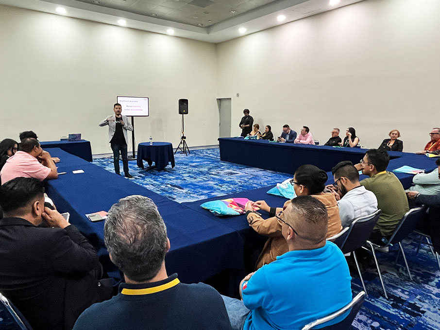 01galeria_esp4newssummit_vyo_141025