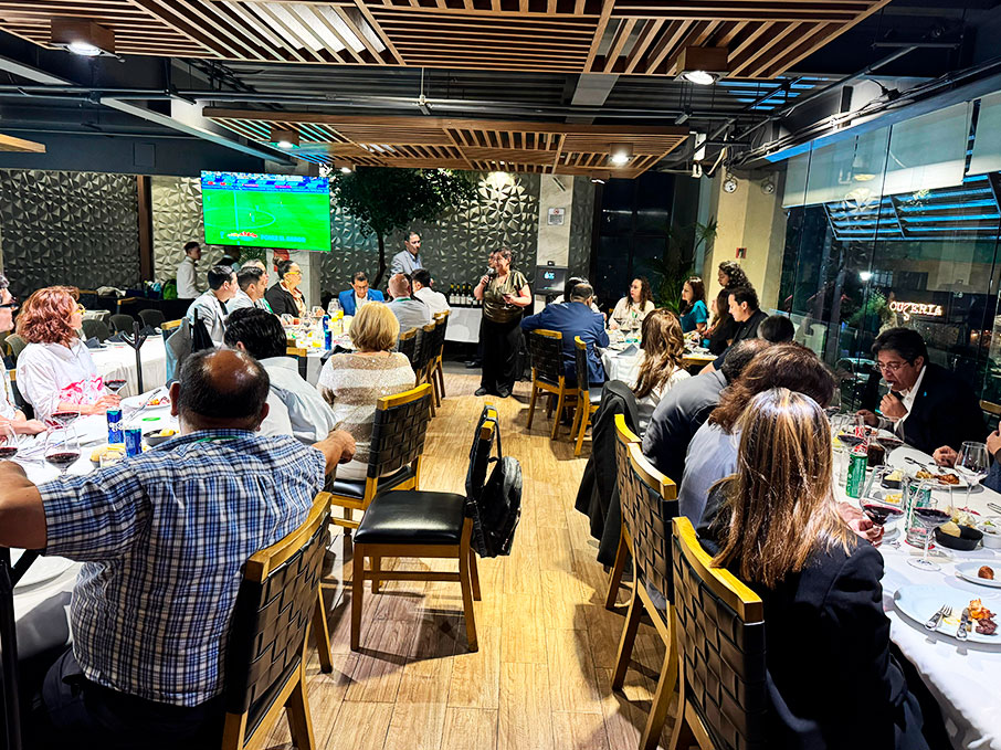 01galeria_esp5newssummit_vyo_141025