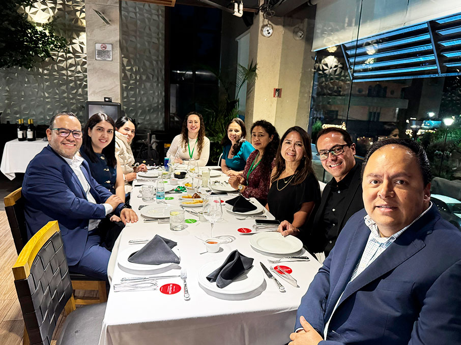 03galeria_esp5newssummit_vyo_141025