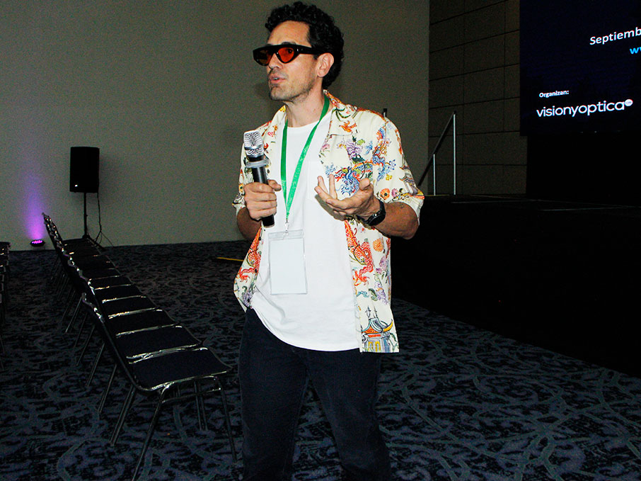 08galeria_esp2newssummit_vyo_141025