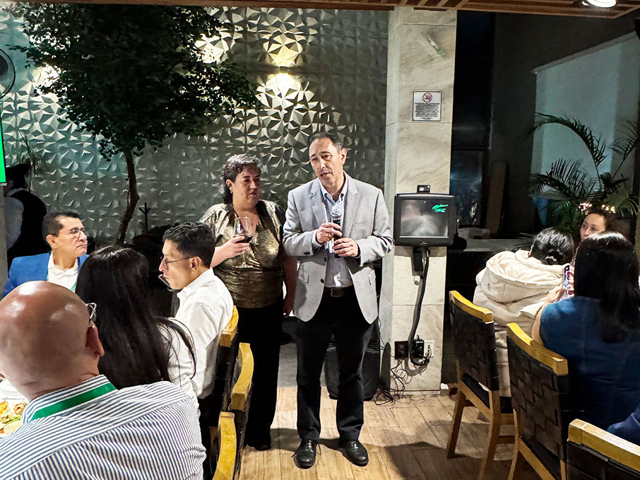 09galeria_esp5newssummit_vyo_141025