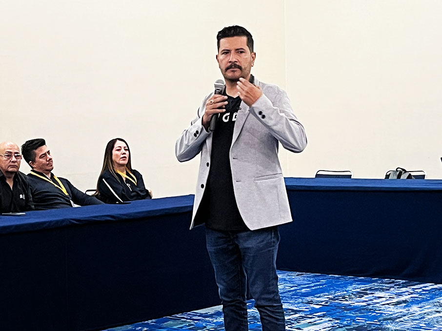 13galeria_esp4newssummit_vyo_141025