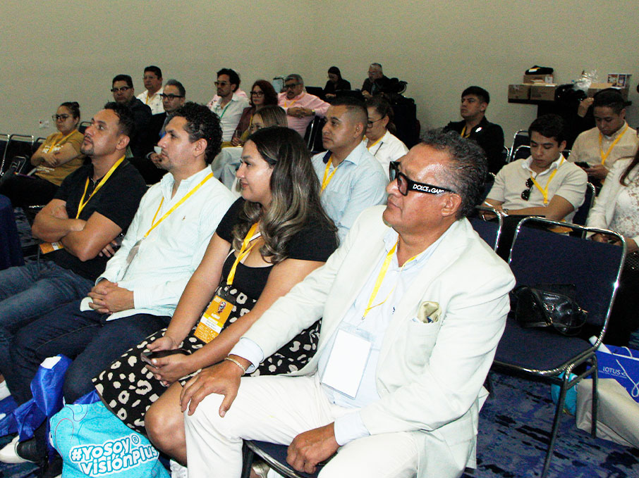 14galeria_esp1newssummit_vyo_141025