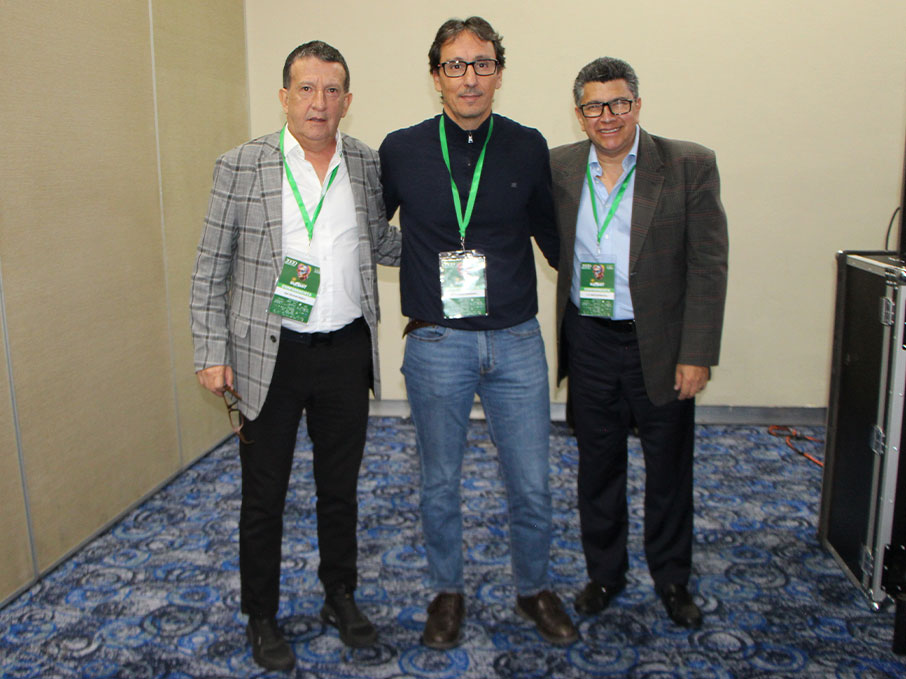 36galeria_esp1newssummit_vyo_141025