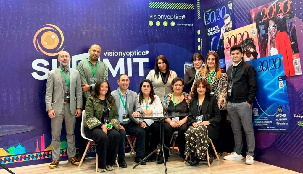 Primera fila de izquierda a derecha: Juliana Velásquez, Sergio Plonicoff, Luisa Vargas, Patricia García y Anais Barrera. Segunda fila de izquierda a derecha: Héctor Serna, Rodolfo Hernández, Elizabeth Olguín, Cecimar Kerch, Ángela Peralta y Carlos Cerezo.