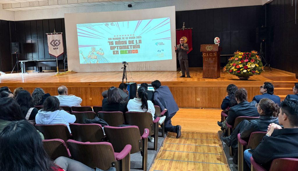 El IPN celebró el Día Mundial de la Visión y 75 años de la Optometría en México
