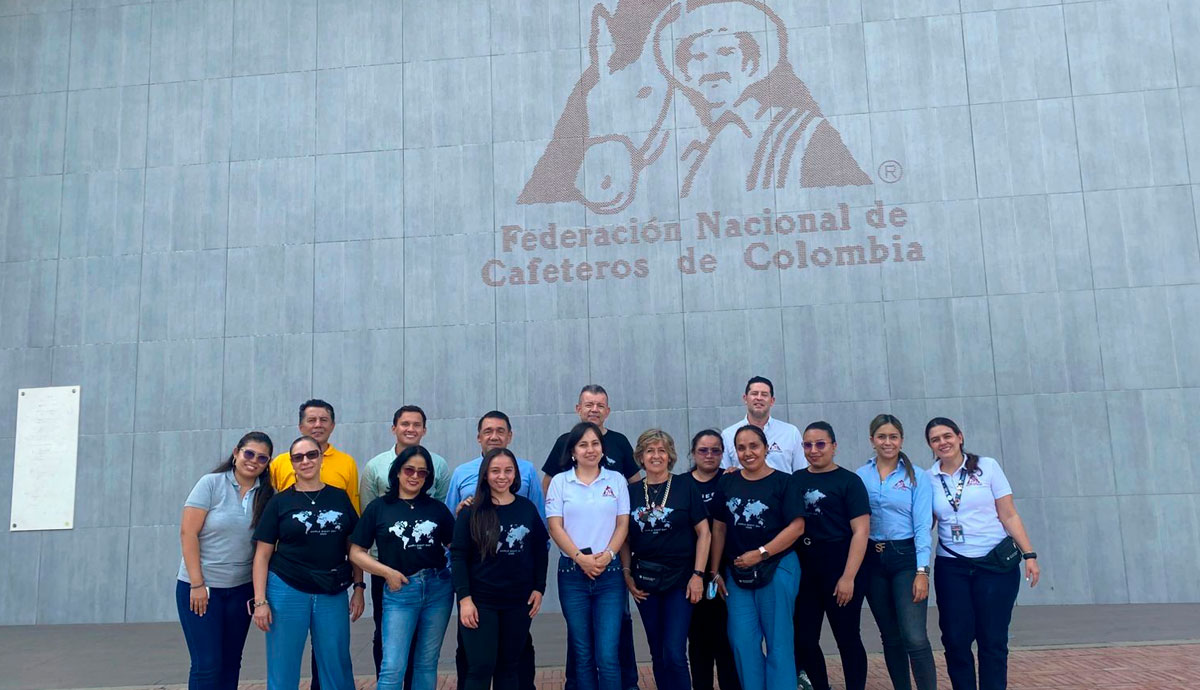 Ampliando el acceso a una buena visión para las comunidades cafeteras de Colombia